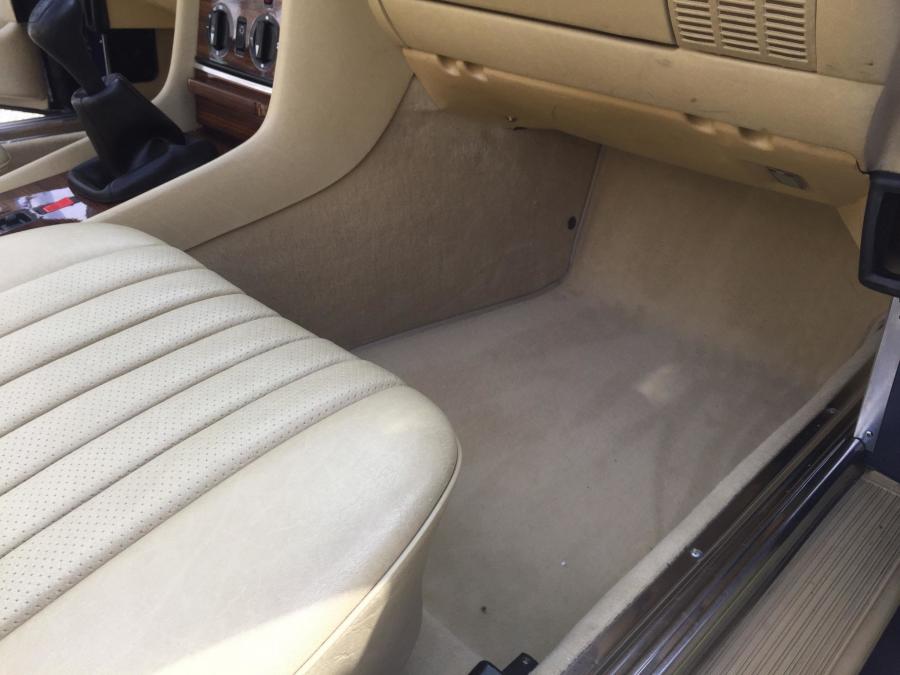 Детали интерьера Mercedes-Benz 280 SL (R107) 1983 года  (EU) (фото 83 из 120)